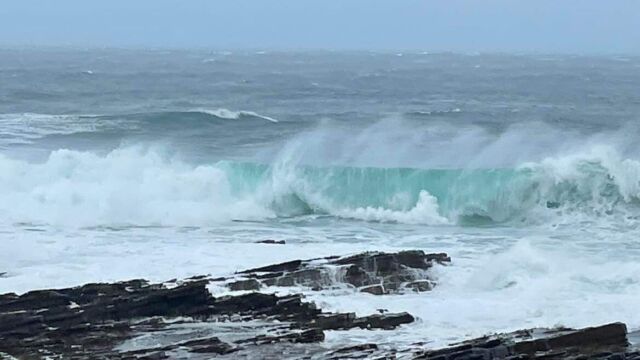 Windy days and stormy seas make spectacular scenery. #orkney #jackieshouseorkney #visitorkney #holidayaccommodation
