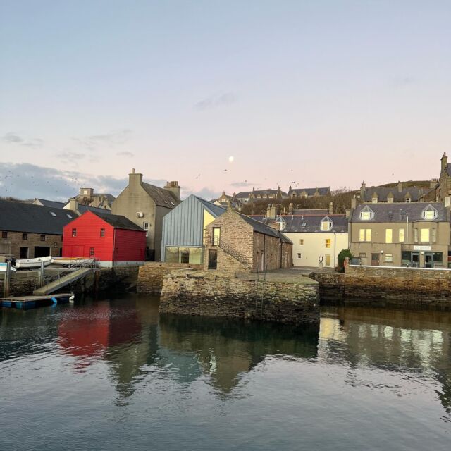 The Pier Arts Centre by moonlight. #stromnessharbour #pierartscentre #orkney #jackieshouseorkney #jackieshouse  #visitorkney #visitscotland #artgallery #bythesea @pierartscentre @jackieshouseorkney