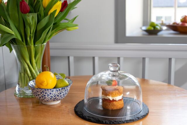 A perfect little cream cake for the perfect tiny town house. #jackieshouseorkney #visitscotland #stromness #selfcatering #tinytownhouse #visitorkney #bestaccommodation #orkney #holidayaccommodation #creamcake